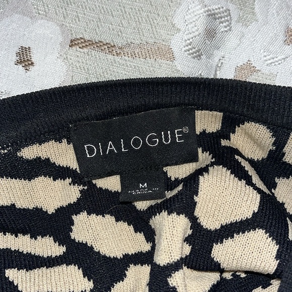 Dialogue Size Medium Cardigan - Picture 4 of 4